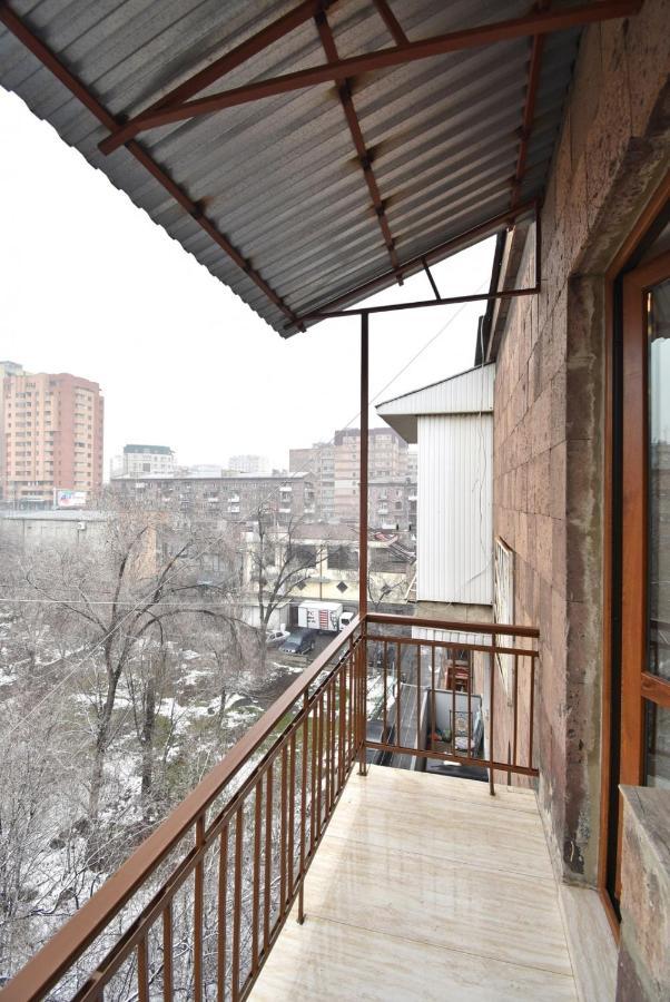2 Bedroom Apartment, Quiet And Spacious Yerevan Exterior photo